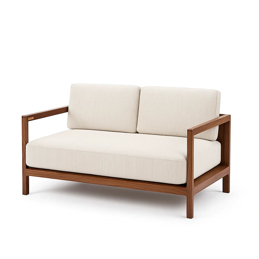 Divano Loveseat in tessuto crema con struttura in legno